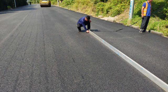 淄川區(qū)幸博路順利完成上面層施工