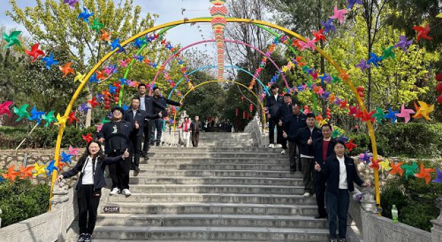 踏青登山，與春同行——安羅高速第二總監(jiān)辦組織清明踏青活動